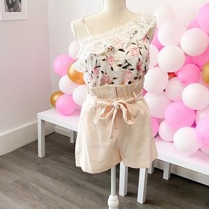 Cream bow high waisted shorts ✨💗